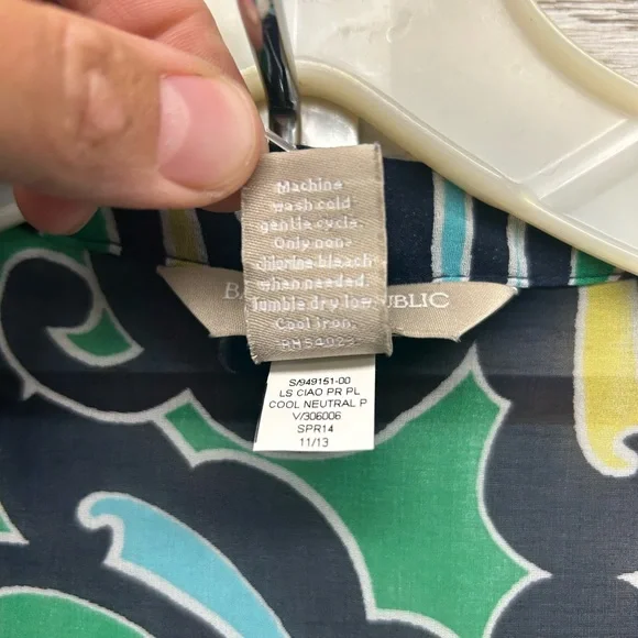 Banana Republic Swirl Pattern Blouse in Green and Blue - Picture 4 of 8